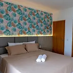Apartamento de frente para o mar no itagua 03